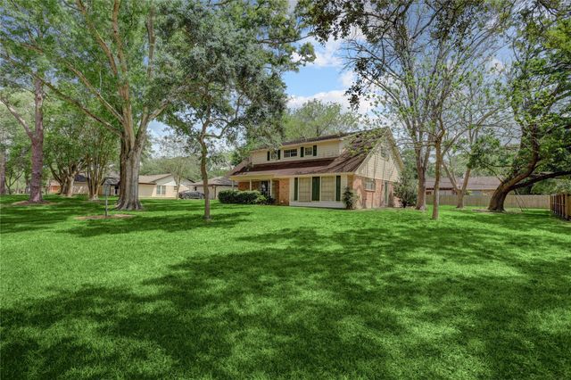 105 Ridgemont Drive, Alvin, TX 77511