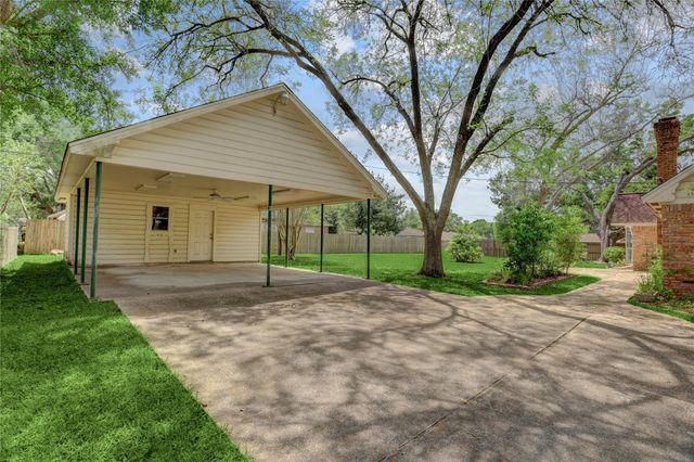 105 Ridgemont Drive, Alvin, TX 77511