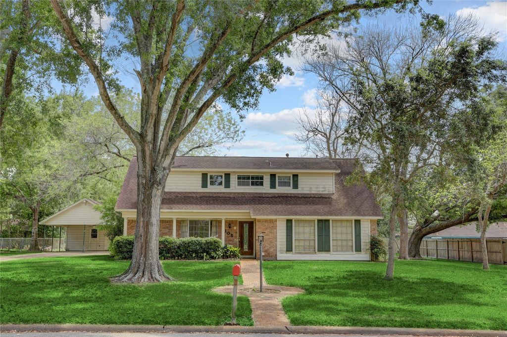 105 Ridgemont Drive, Alvin, TX 77511