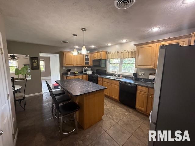 401 E CROSS Street, Herrin, IL 62948