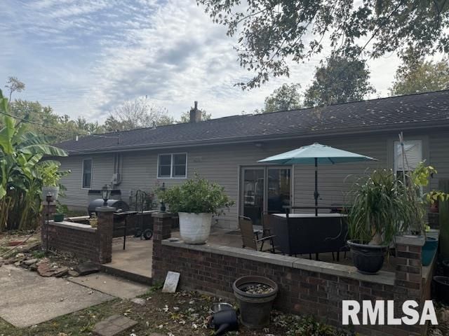 401 E CROSS Street, Herrin, IL 62948