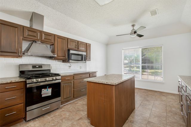 6610 Falcon Street, Rowlett, TX 75089