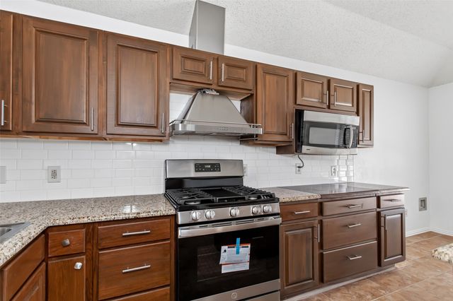 6610 Falcon Street, Rowlett, TX 75089