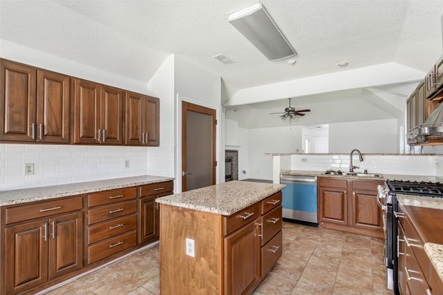 6610 Falcon Street, Rowlett, TX 75089