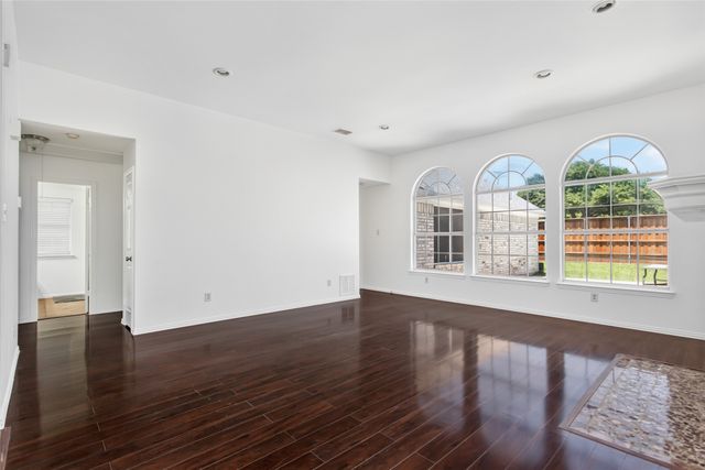 6610 Falcon Street, Rowlett, TX 75089