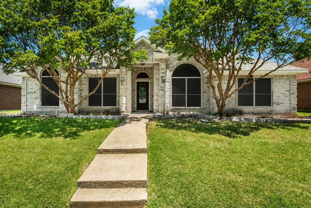 6610 Falcon Street, Rowlett, TX 75089