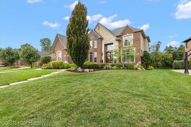 739 Majestic Drive, Rochester, MI 48306
