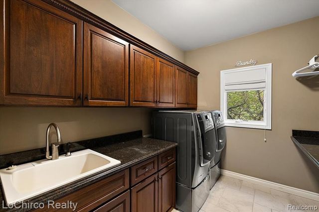 739 Majestic Drive, Rochester, MI 48306