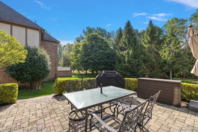 739 Majestic Drive, Rochester, MI 48306