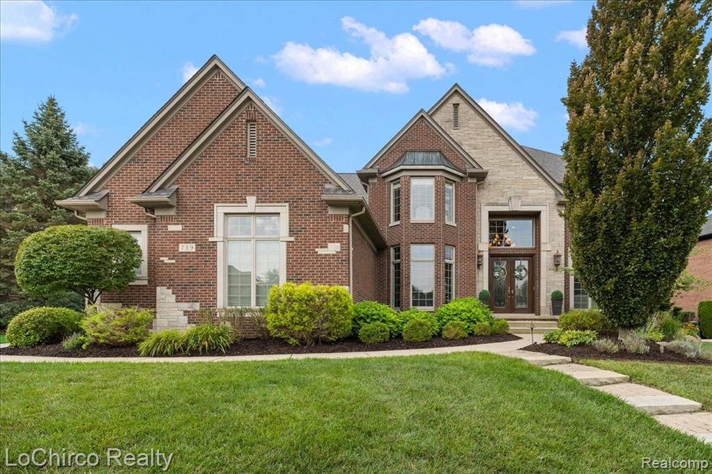739 Majestic Drive, Rochester, MI 48306