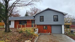 2002 WOODLEA DR, Columbia, MO 65201