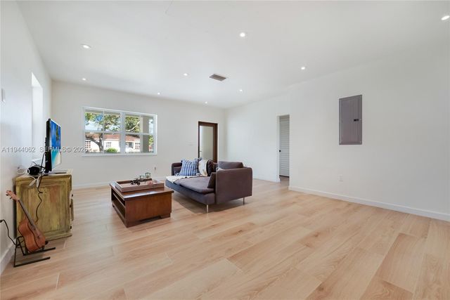 6356 SW 14th St, West Miami, FL 33144