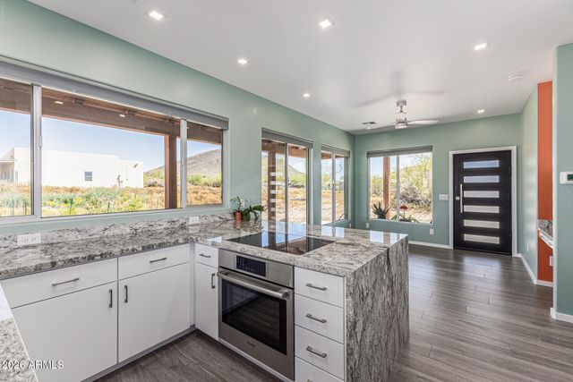 1612 E MAGELLAN Drive, New River, AZ 85087