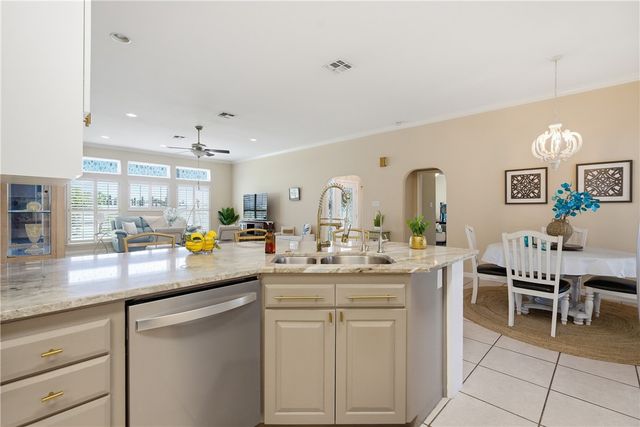 14041 La Blanquilla Dr, Corpus Christi, TX 78418