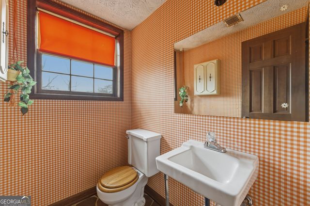 6950 Knollwood Drive, Morrow, GA 30260