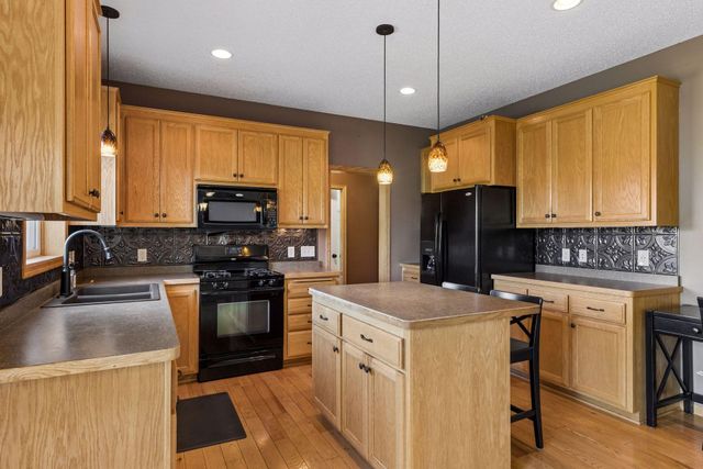 2832 Liberty Trail, Woodbury, MN 55129