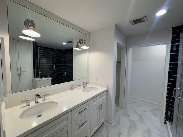 2601 S Broadway Street 9, La Porte, TX 77571