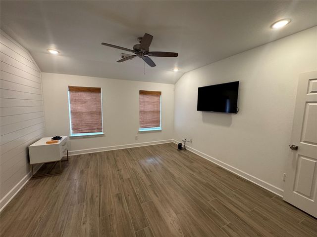 2601 S Broadway Street 9, La Porte, TX 77571