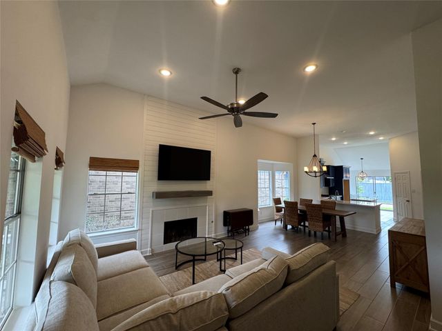 2601 S Broadway Street 9, La Porte, TX 77571