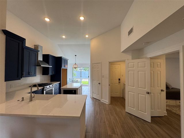 2601 S Broadway Street 9, La Porte, TX 77571
