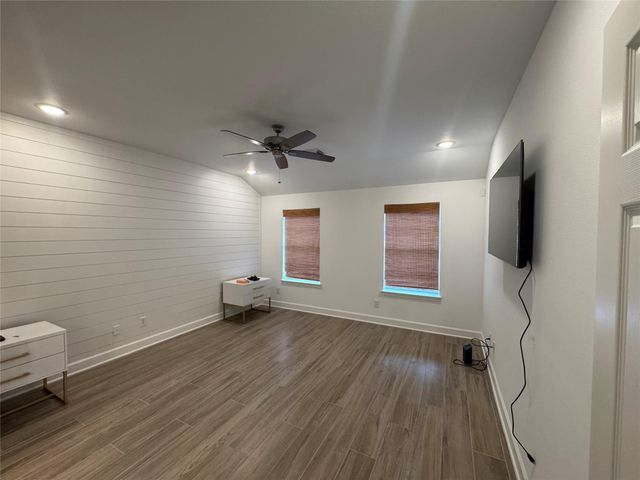 2601 S Broadway Street 9, La Porte, TX 77571