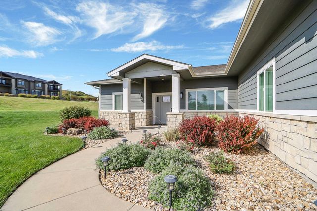 5516 Colbert Hills Drive, Manhattan, KS 66503