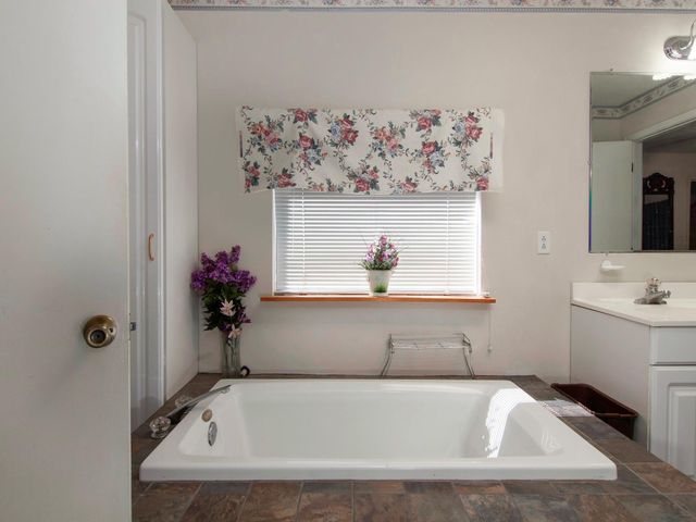 225 Oak Forest Drive N, Crockett, TX 75835