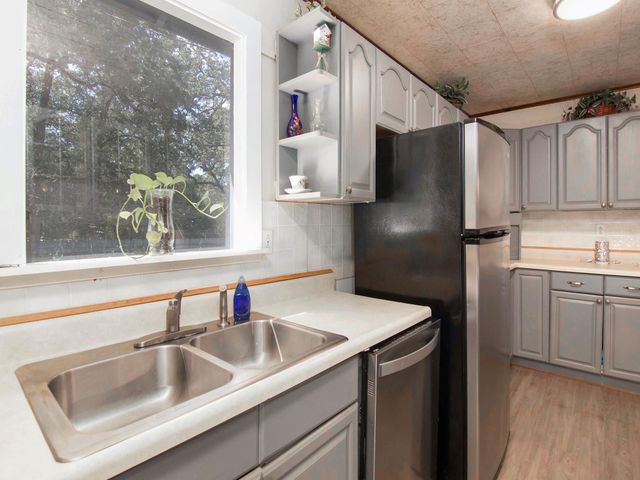 225 Oak Forest Drive N, Crockett, TX 75835