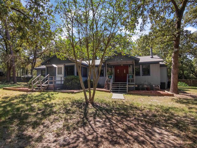 225 Oak Forest Drive N, Crockett, TX 75835
