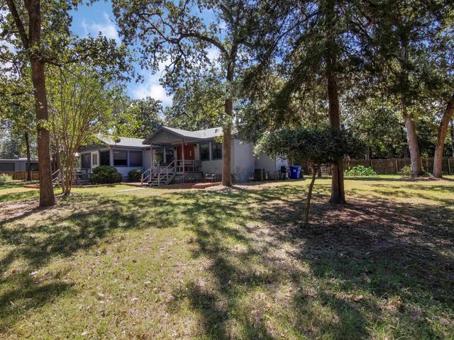 225 Oak Forest Drive N, Crockett, TX 75835
