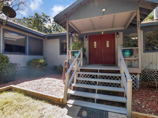 225 Oak Forest Drive N, Crockett, TX 75835