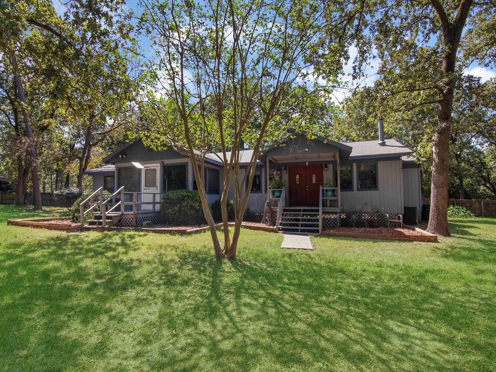 225 Oak Forest Drive N, Crockett, TX 75835
