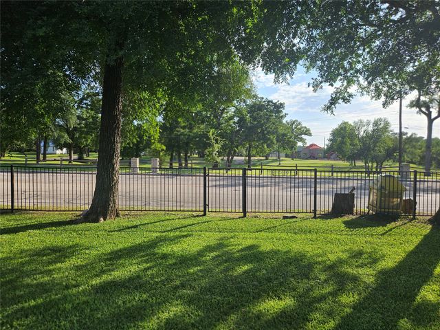 103 Heritage Place, Glen Rose, TX 76043