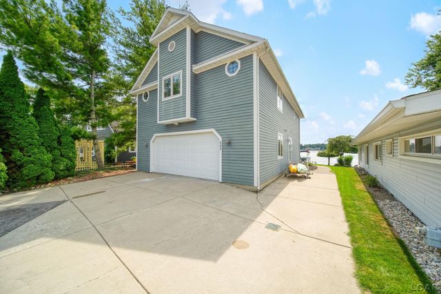 9254 Cherry Point Road, Manitou Beach, MI 49253