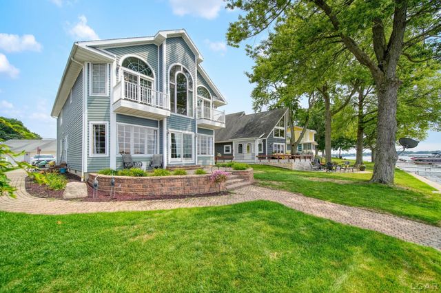 9254 Cherry Point Road, Manitou Beach, MI 49253