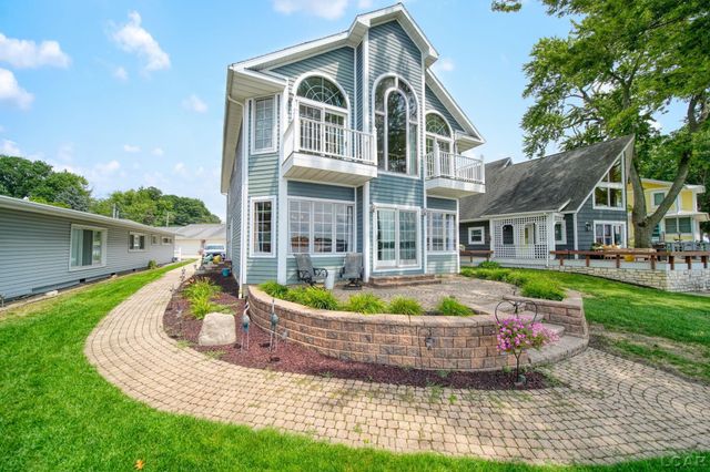 9254 Cherry Point Road, Manitou Beach, MI 49253