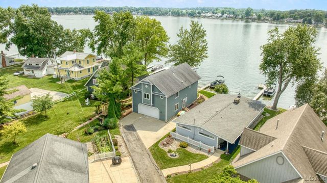 9254 Cherry Point Road, Manitou Beach, MI 49253