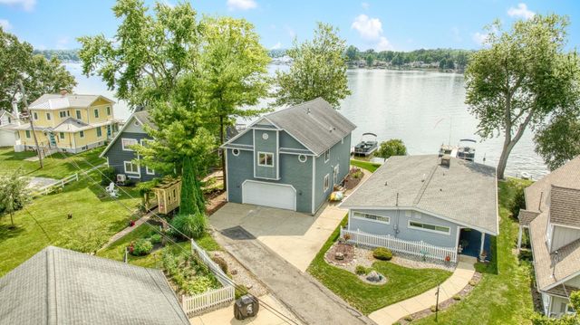 9254 Cherry Point Road, Manitou Beach, MI 49253