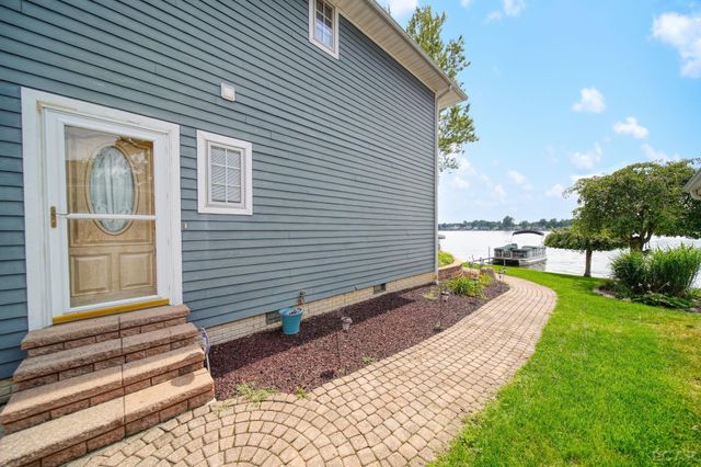 9254 Cherry Point Road, Manitou Beach, MI 49253