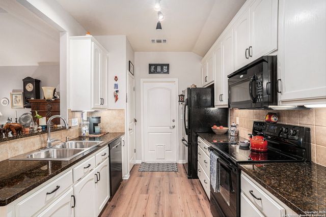 2135 Bentwood, New Braunfels, TX 78130