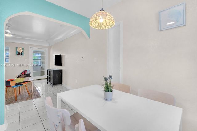 261 SW 15th St 2, Dania Beach, FL 33004