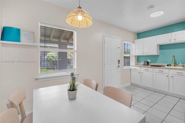 261 SW 15th St 2, Dania Beach, FL 33004