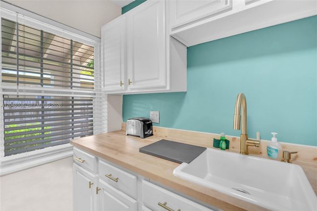 261 SW 15th St 2, Dania Beach, FL 33004