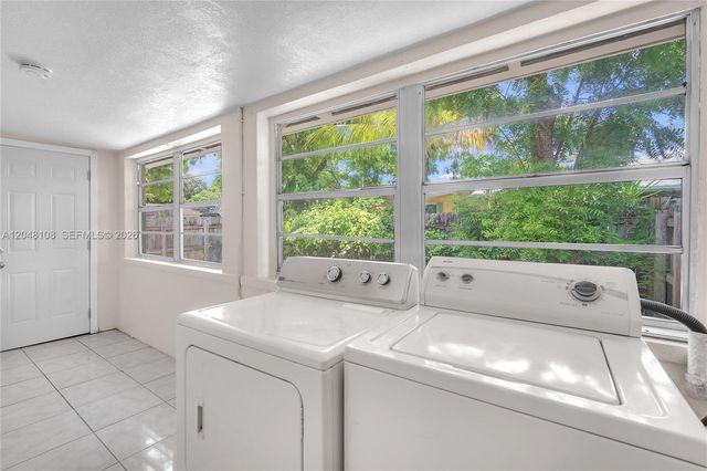 261 SW 15th St 2, Dania Beach, FL 33004