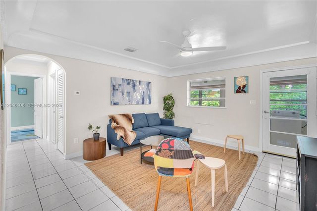 261 SW 15th St 2, Dania Beach, FL 33004