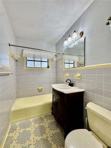 434 NW 20th St, Homestead, FL 33030