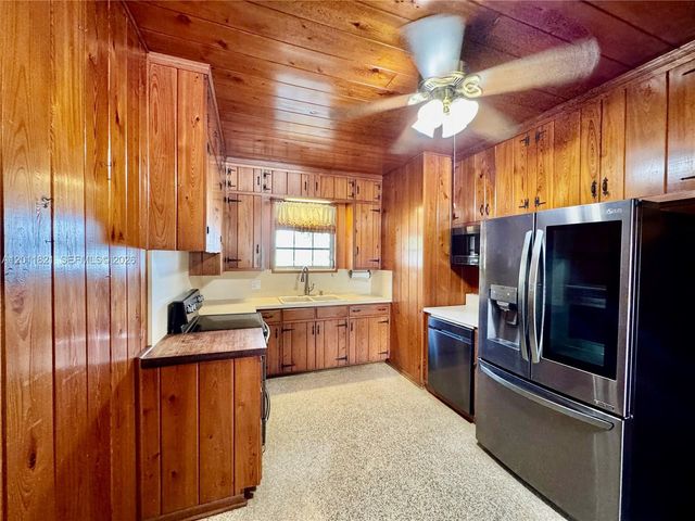 434 NW 20th St, Homestead, FL 33030