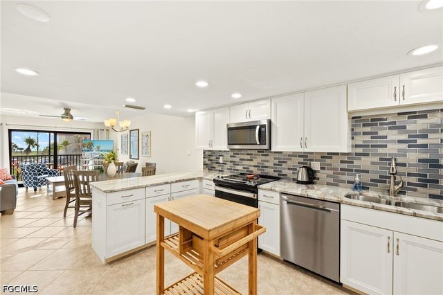 671 E Gulf DR 2C2, Sanibel, FL 33957