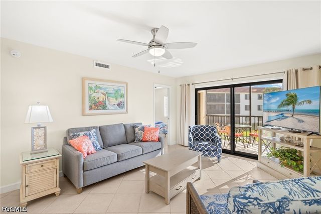 671 E Gulf DR 2C2, Sanibel, FL 33957