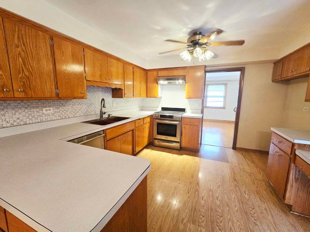 9605 S Kolin Avenue, Oak Lawn, IL 60453